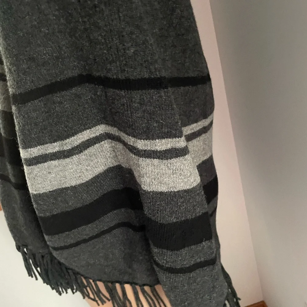 ❄️ Wool scarf shawl wrap cape jacket cardigan GAP fringe poncho scarf sweater - Picture 7 of 12